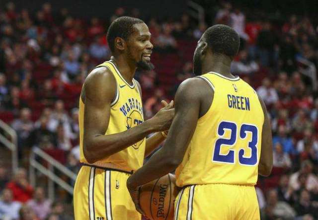 火力拉满！阿夫迪亚&夏普合砍17分，开拓者三节反超比分（状态火热！阿夫迪亚、夏普合得17分，开拓者三节实现反超）