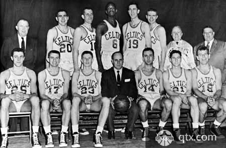 奥尔莫：亚马尔一直渴望入选国家队，他已习惯成为舆论的焦点（奥尔莫：亚马尔一直盼着披上国家队战袍，早已习惯站在聚光灯下）