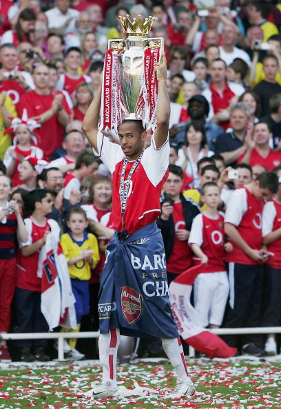 图片报：米兰对金玟哉感兴趣，在今夏就曾观察过他（图片报称：AC米兰有意引进金玟哉，今夏已进行考察）