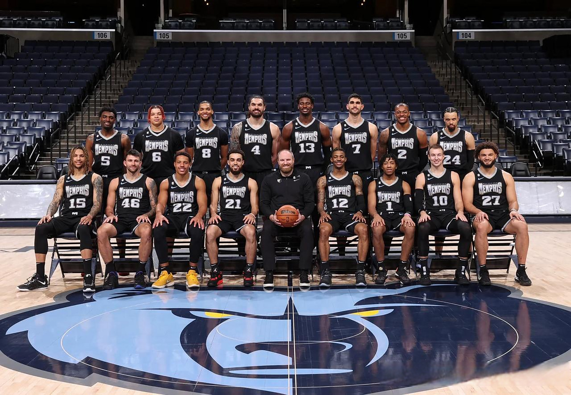 NBA：勇士主场击败小牛 库里三分火力全开（NBA：勇士主场击退小牛 库里三分如雨）