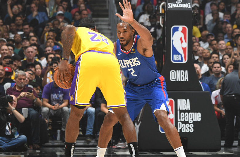 体坛联播｜梅西夺取美职联冠军，萨拉赫炮轰斯洛特（体坛快报丨梅西加冕美职联，萨拉赫抨击斯洛特）