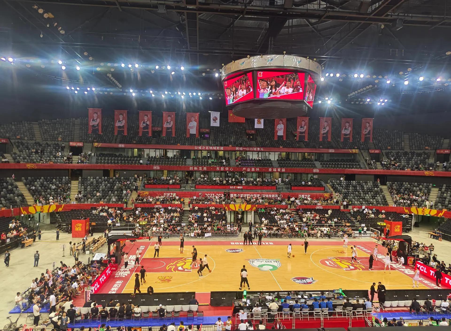 英超前瞻：阿森纳近十轮不败领跑，布伦特福德客场两连败（英超前瞻：阿森纳十轮不败登顶，布伦特福德客场遭两连败）