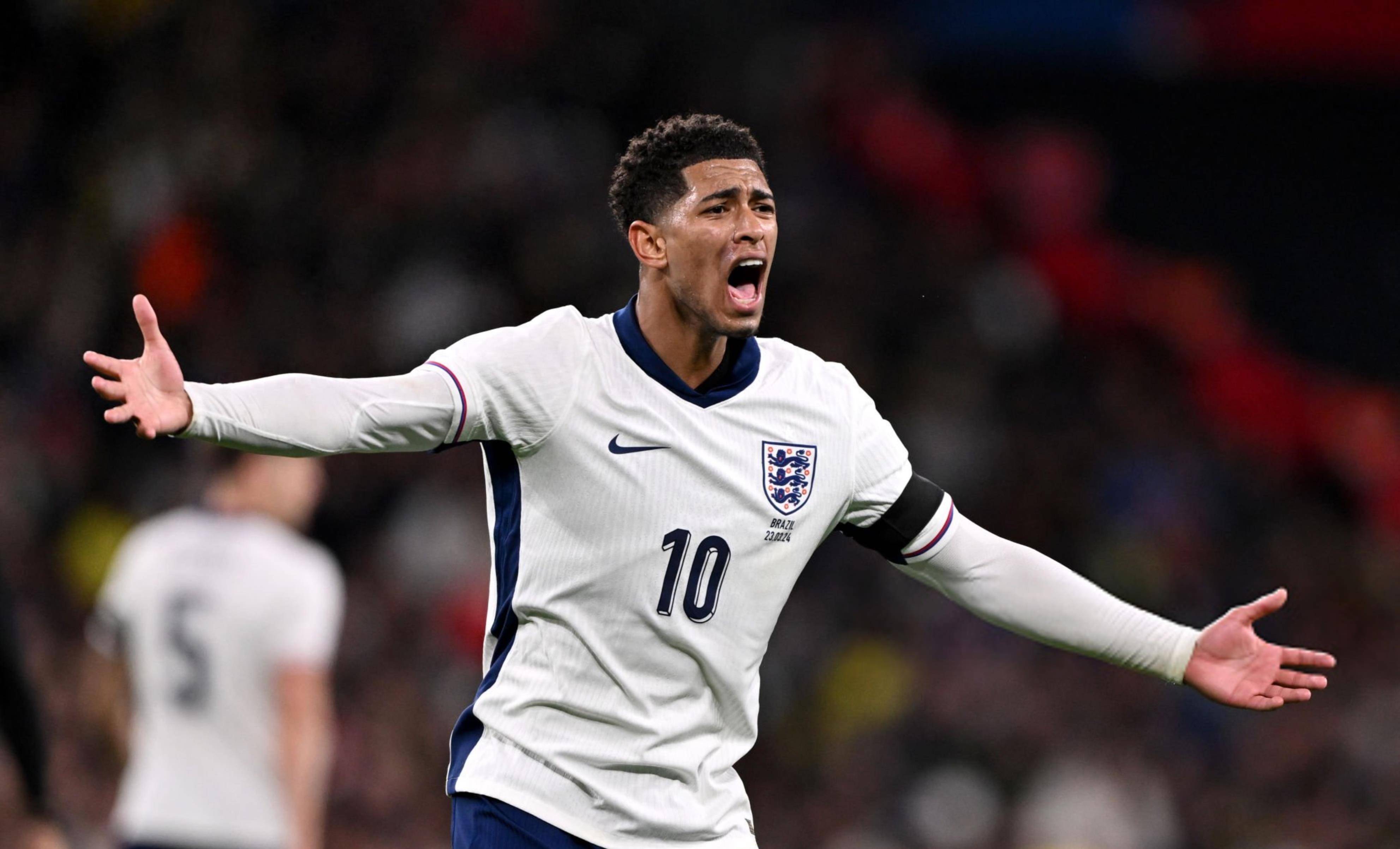 大范：湖人不是争冠队 比掘金／马刺／火箭弱一档 3个核心都不能防（大范直言：湖人难称争冠级，实力逊于掘金／马刺／火箭，三核防守成隐患）