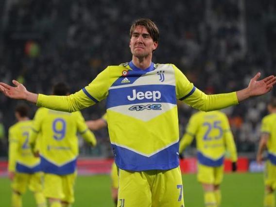 和田宇宙地毯队夺得2025新疆阿图什杯冠军，冠军奖金100万元（和田宇宙地毯队加冕2025新疆阿图什杯，揽获100万元冠军奖金）