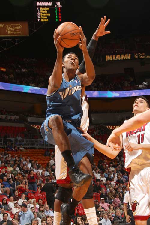 开拓者官方：主力中锋克林根因生病明日对阵雷霆出战成疑（开拓者官方：克林根因病，明日战雷霆出战存疑）